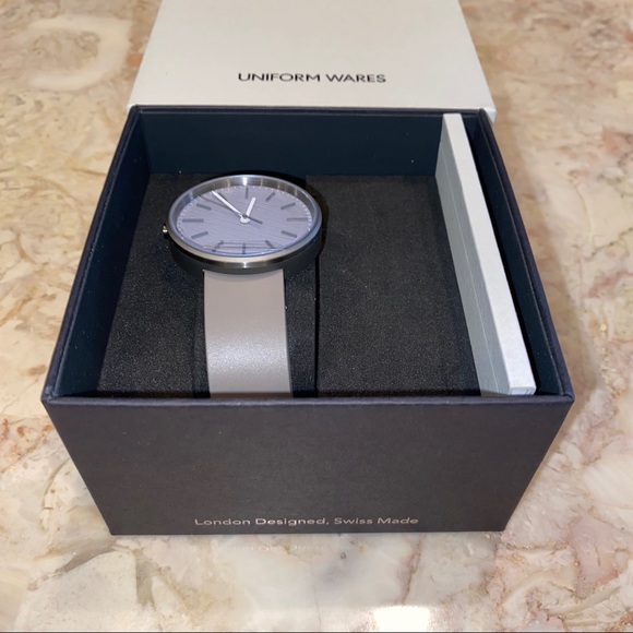 SOLD! New Men’s Uniform Wares Grey Rubber Watch 36 - Picture 3 of 7